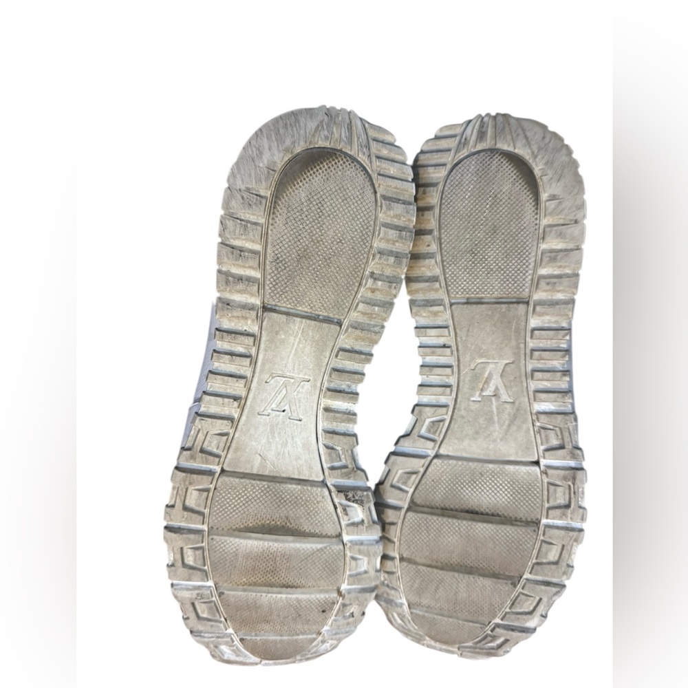 Louis Vuitton Run Away Sneakers - Picture 6 of 7